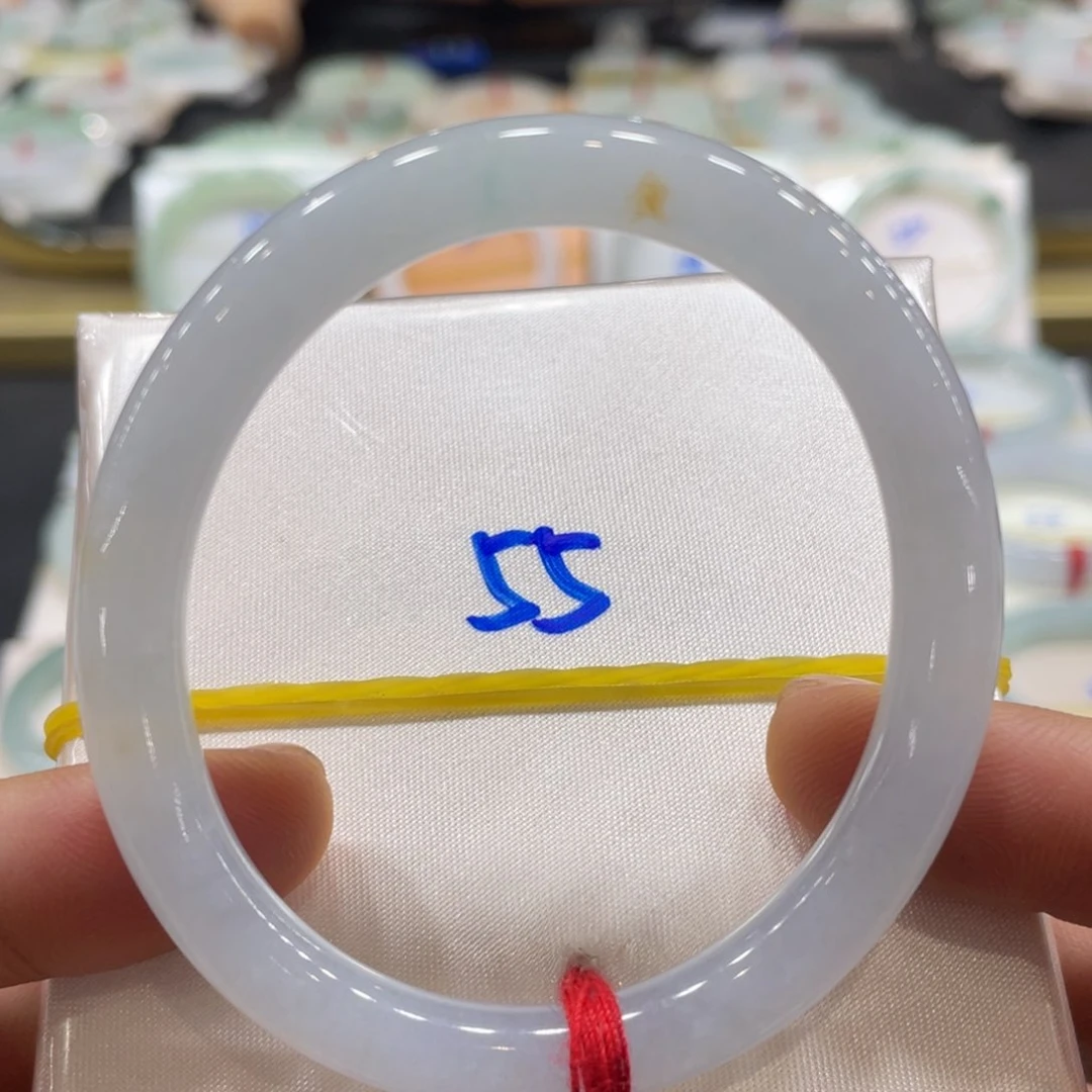 翡翠手镯未镶嵌翡翠手镯