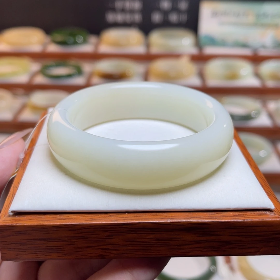 【闪购商品】和田玉手镯未镶嵌