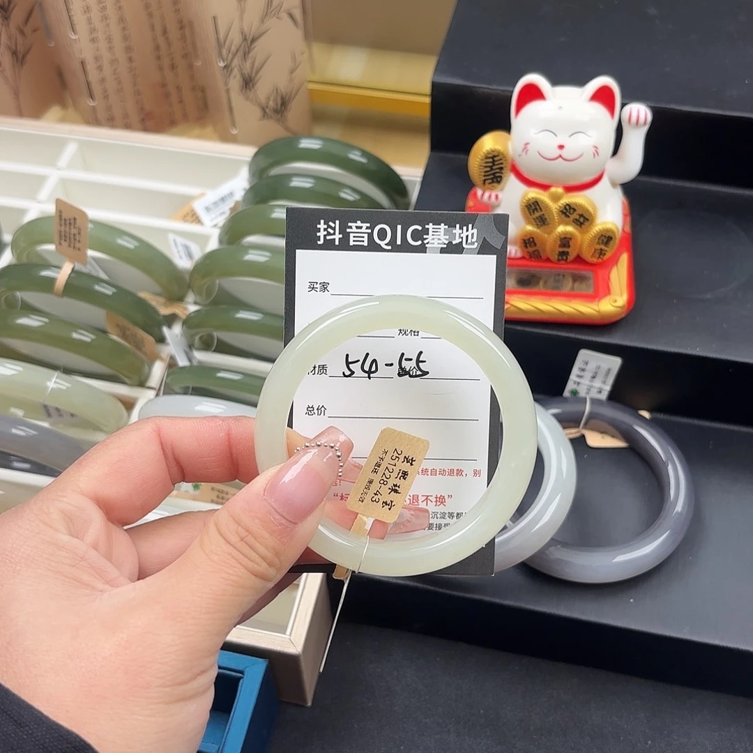 和田玉未镶嵌手镯