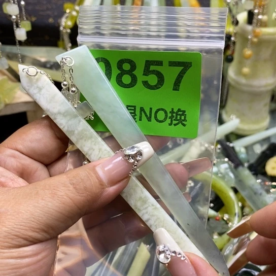 燕***燕蛇纹石玉未镶嵌发簪