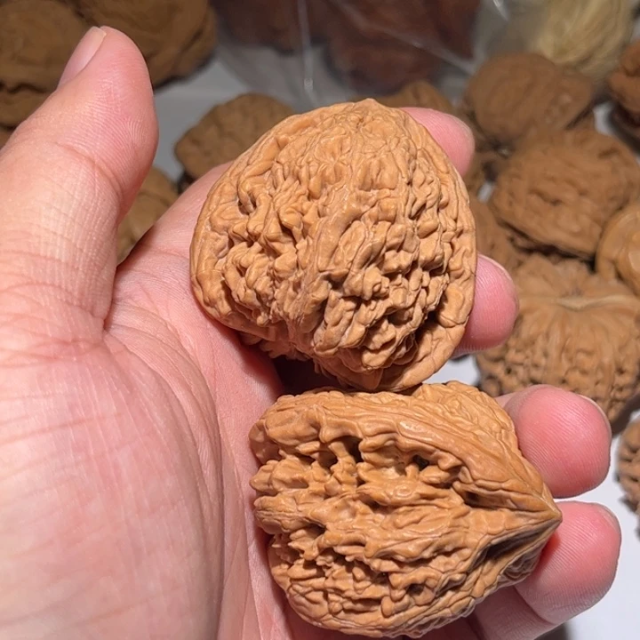 「***」桃核吊坠狮子头核桃