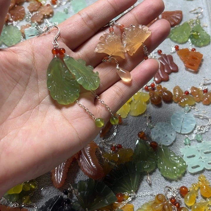 蛇纹石玉合金吊坠