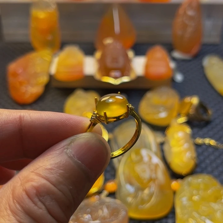 未镶嵌旦面石英质玉