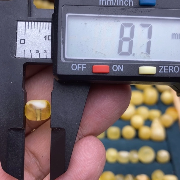 琥珀未镶嵌裸石28号8.7*6.8微瑕