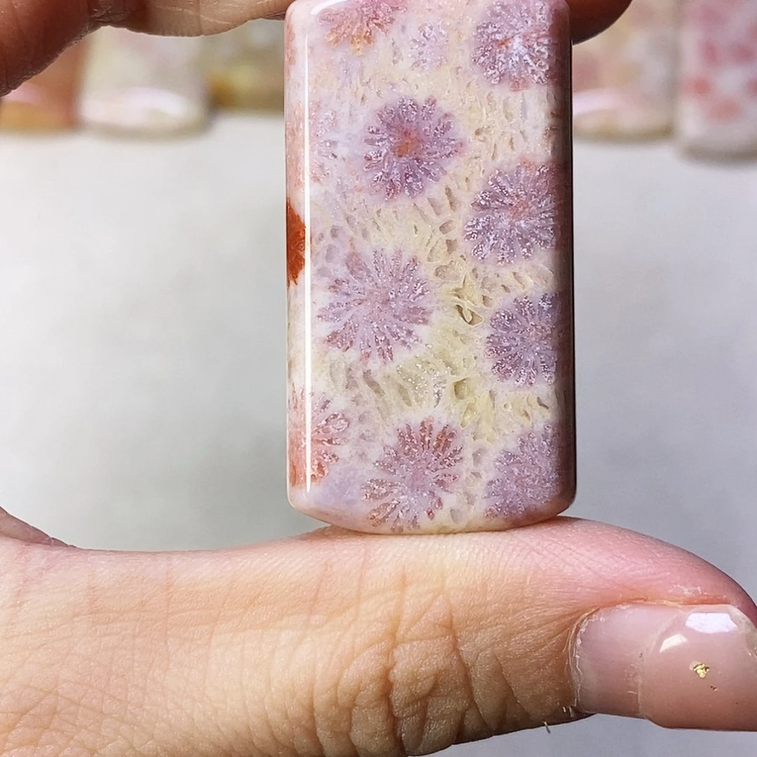合金颈饰硅化玉霏