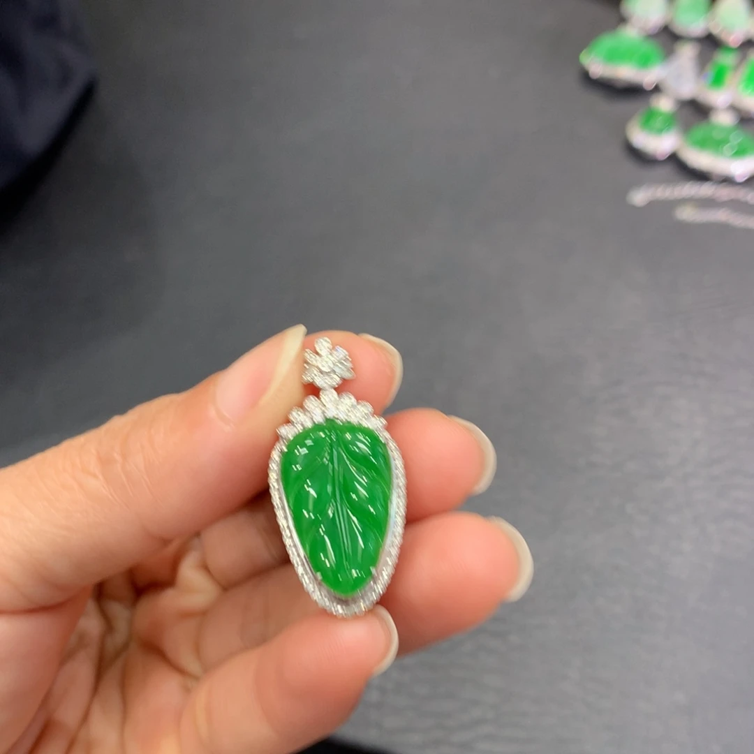 吊坠(不含链)18K金镶嵌翡翠