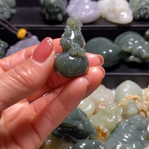 颈饰未镶嵌和田玉（糖玉）