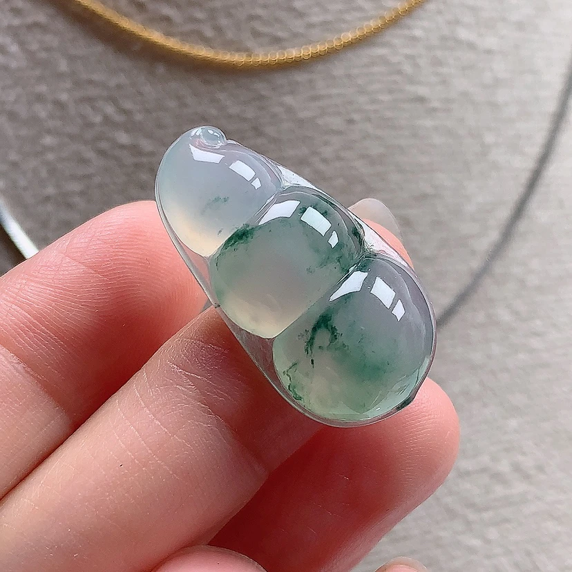缅甸天然翡翠a货冰种飘花福豆吊坠28.5*15.4*6.1mm