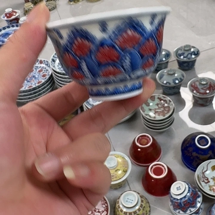 瓷片釉里红曼陀罗花压手主人杯