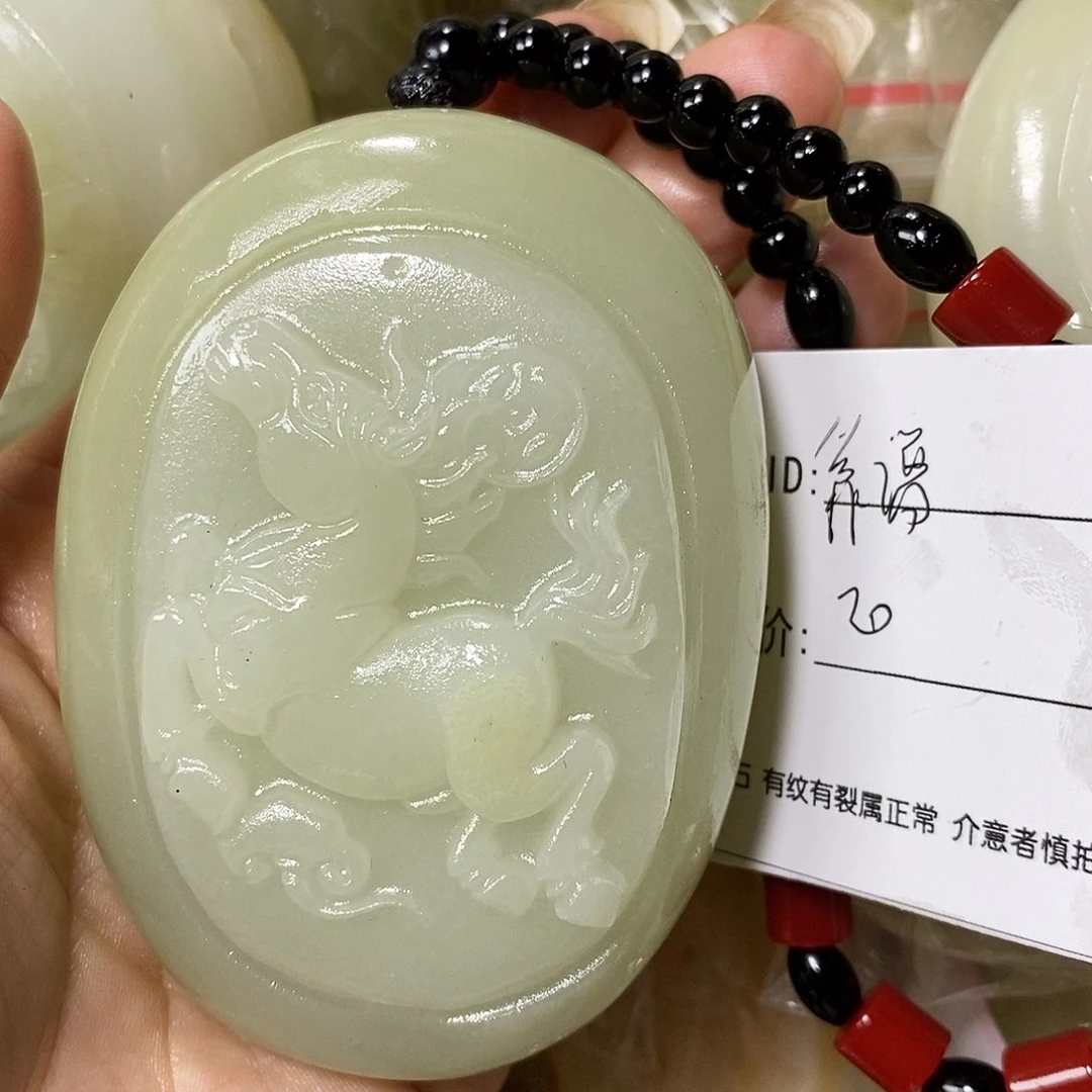 石材靠***人古青石手把件
