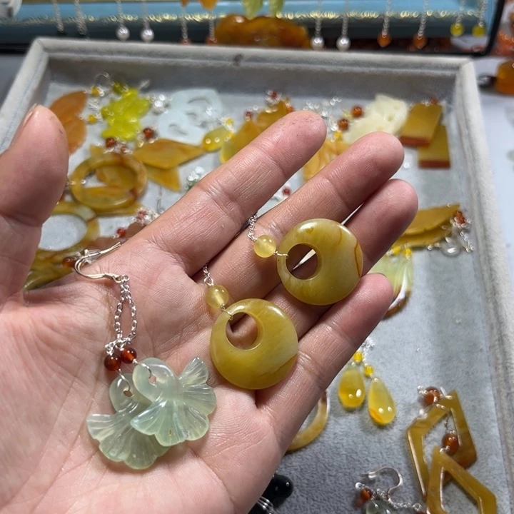 蛇纹石玉合金耳饰