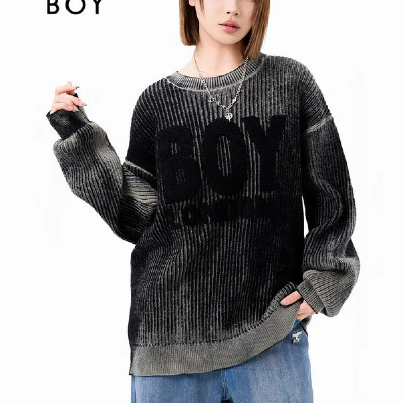BOYLONDON2025新款情侣毛衣冬宽松绣花圆领套头保暖毛衫N60018