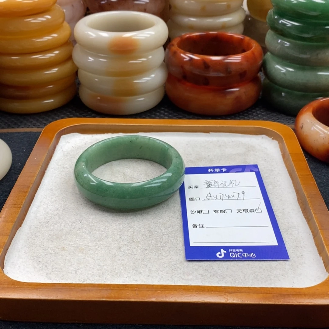 童***忆石英岩玉未镶嵌手镯（圆镯）