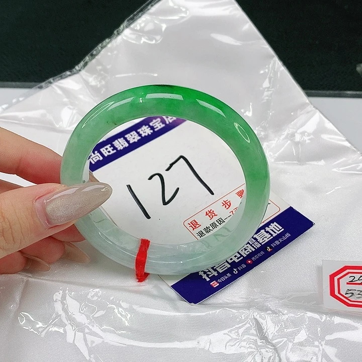 翡翠手镯未镶嵌翡翠12