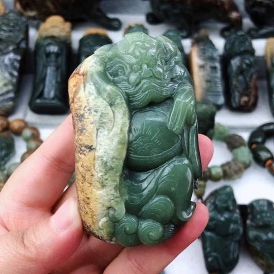 未镶嵌岫岩河磨玉（透闪石质玉）把件
