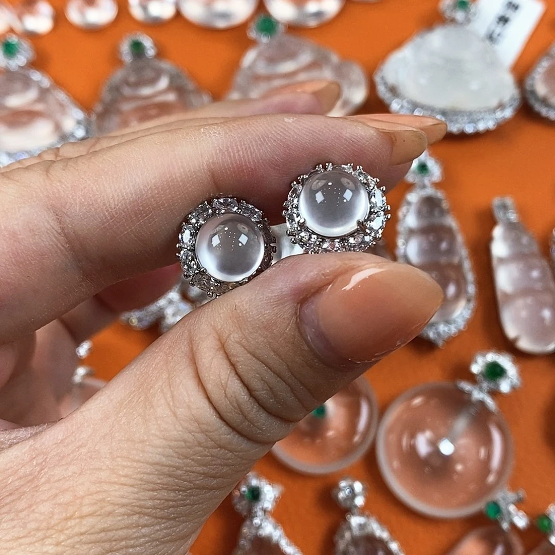 石英质玉合金颈饰