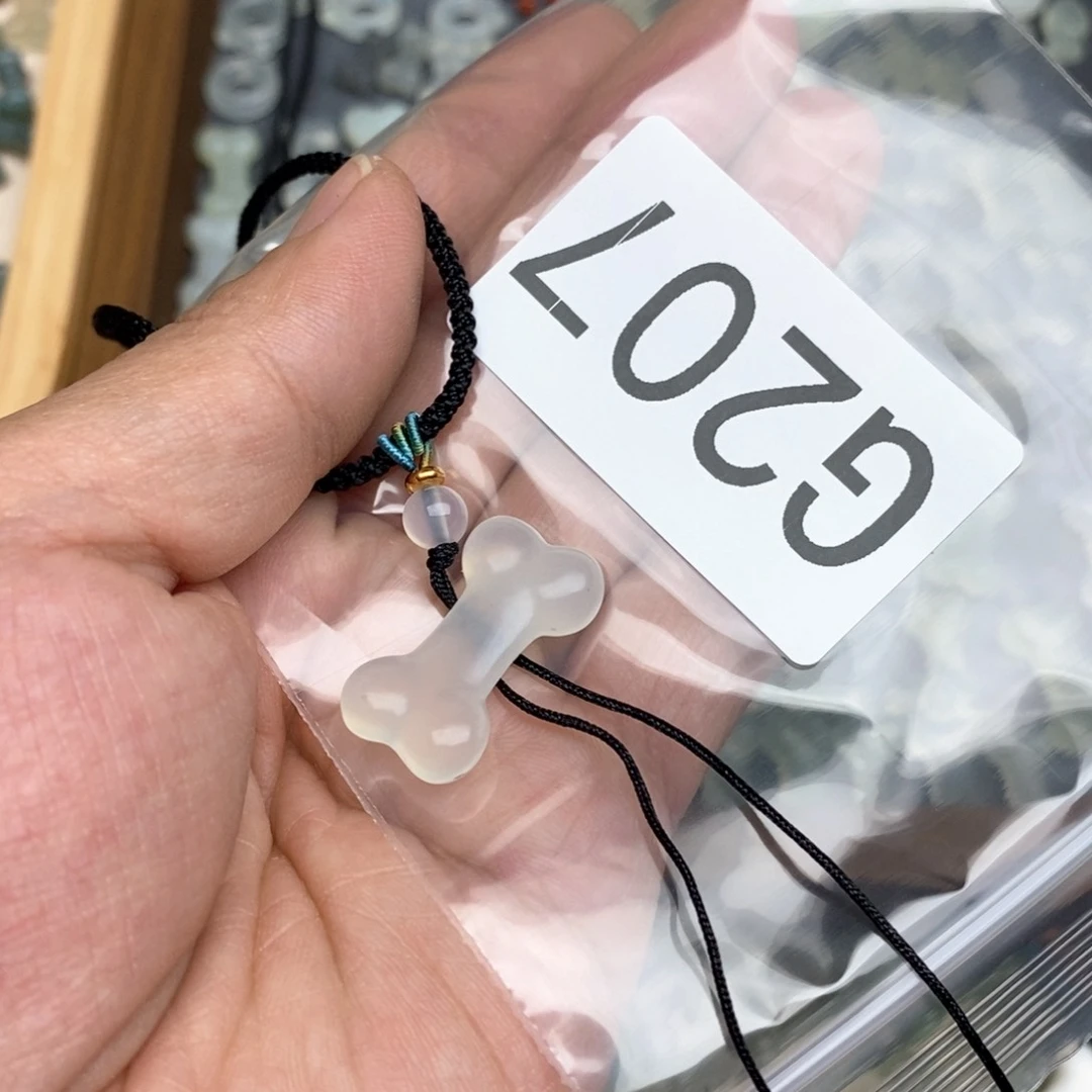 岫玉假一赔十，默认微瑕，不退不换未镶嵌