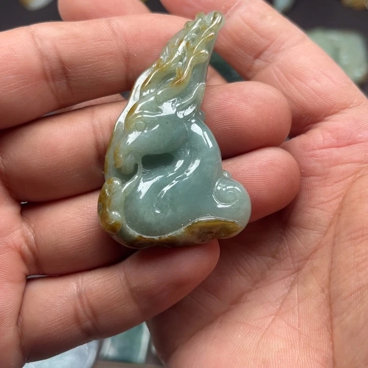 翡翠挂件未镶嵌鹿牌