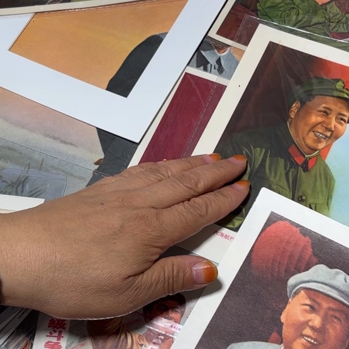 有机玻璃中**水爷爷两幅