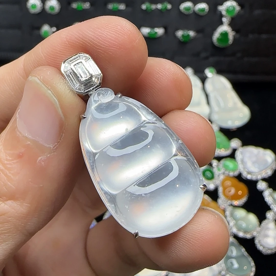 翡翠18K金镶嵌颈饰天然翡翠