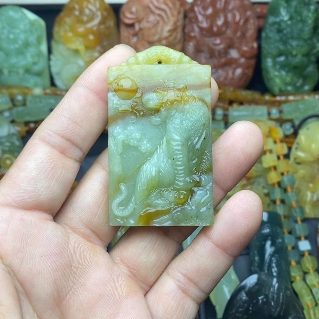 蛇纹石玉未镶嵌颈饰