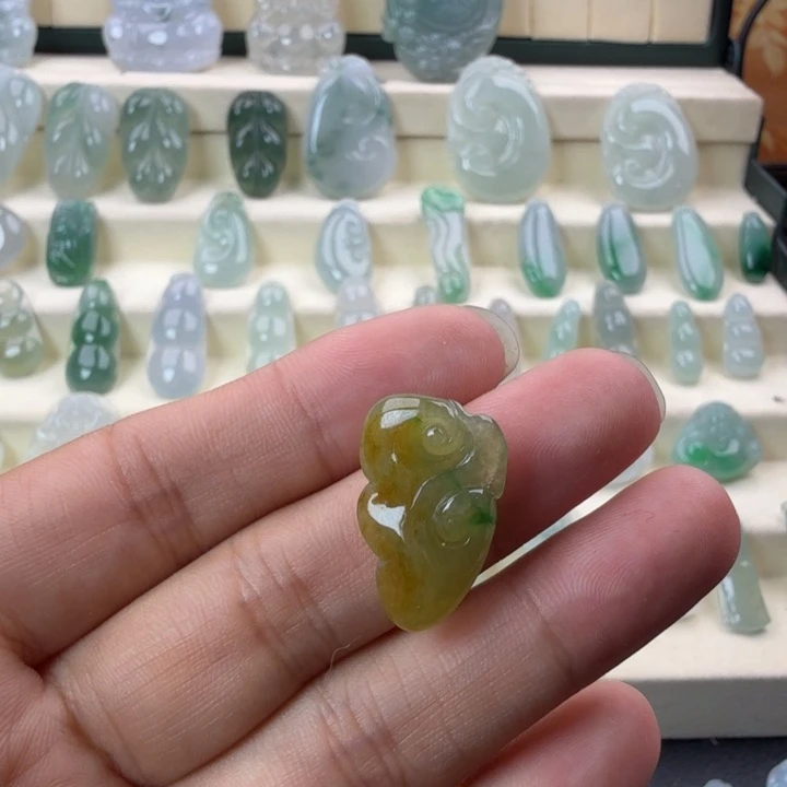 柠***迷翡翠未镶嵌颈饰翡翠