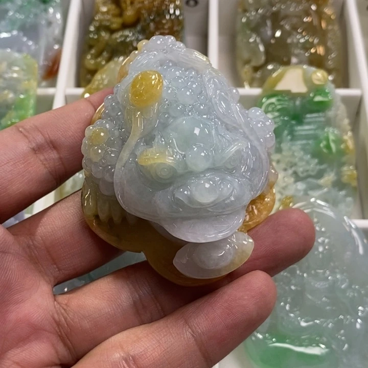 颈饰未镶嵌翡翠星**学金蟾
