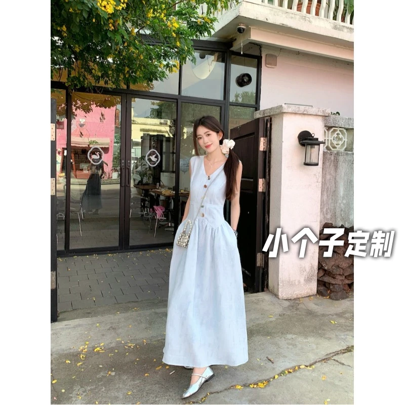 150小矮个子温柔纽扣V领连衣裙女夏法式背心大摆裙收腰a字中长款