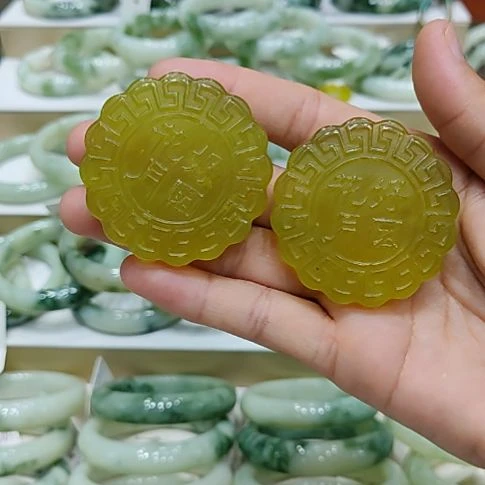 S***3未镶嵌蛇纹石玉颈饰