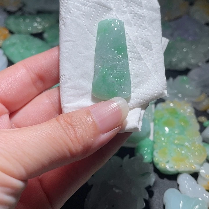 颈饰未镶嵌翡翠天