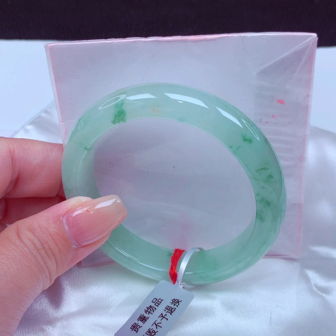 翡翠手镯未镶嵌手镯