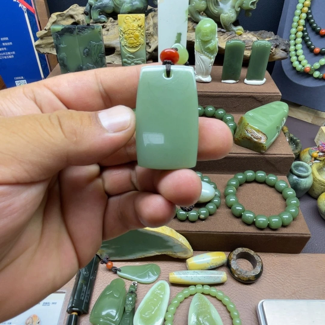 岫岩老玉（透闪石质玉）未镶嵌吊坠(不含链)涅**生