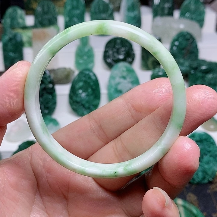 未镶嵌独山玉手镯