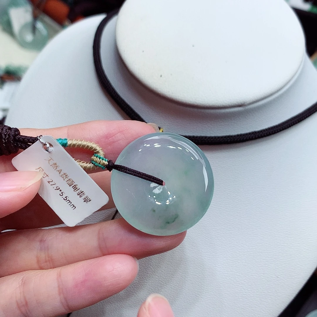 翡翠未镶嵌颈饰编号23，27.9/5.5