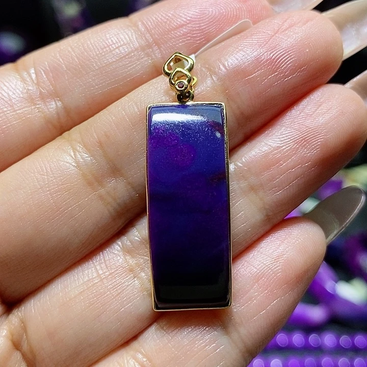 18K金镶嵌苏纪石（舒俱来）吊坠