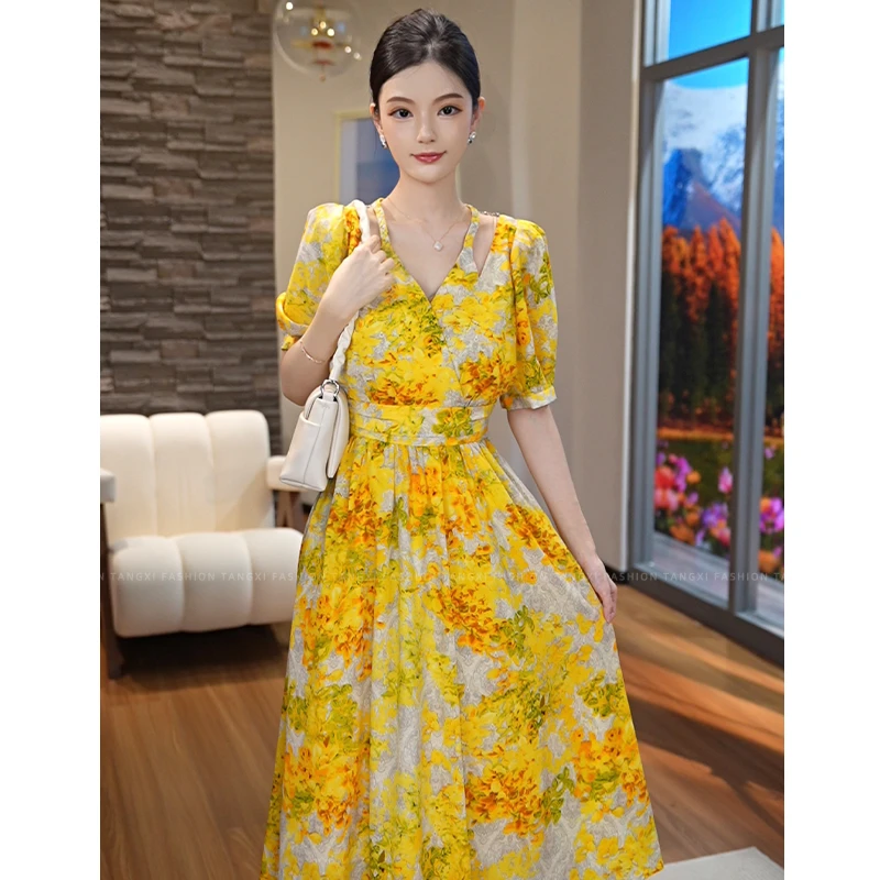 2025年夏季新款【7312】轻奢女装海边度假气质黄色碎花V领连衣裙子