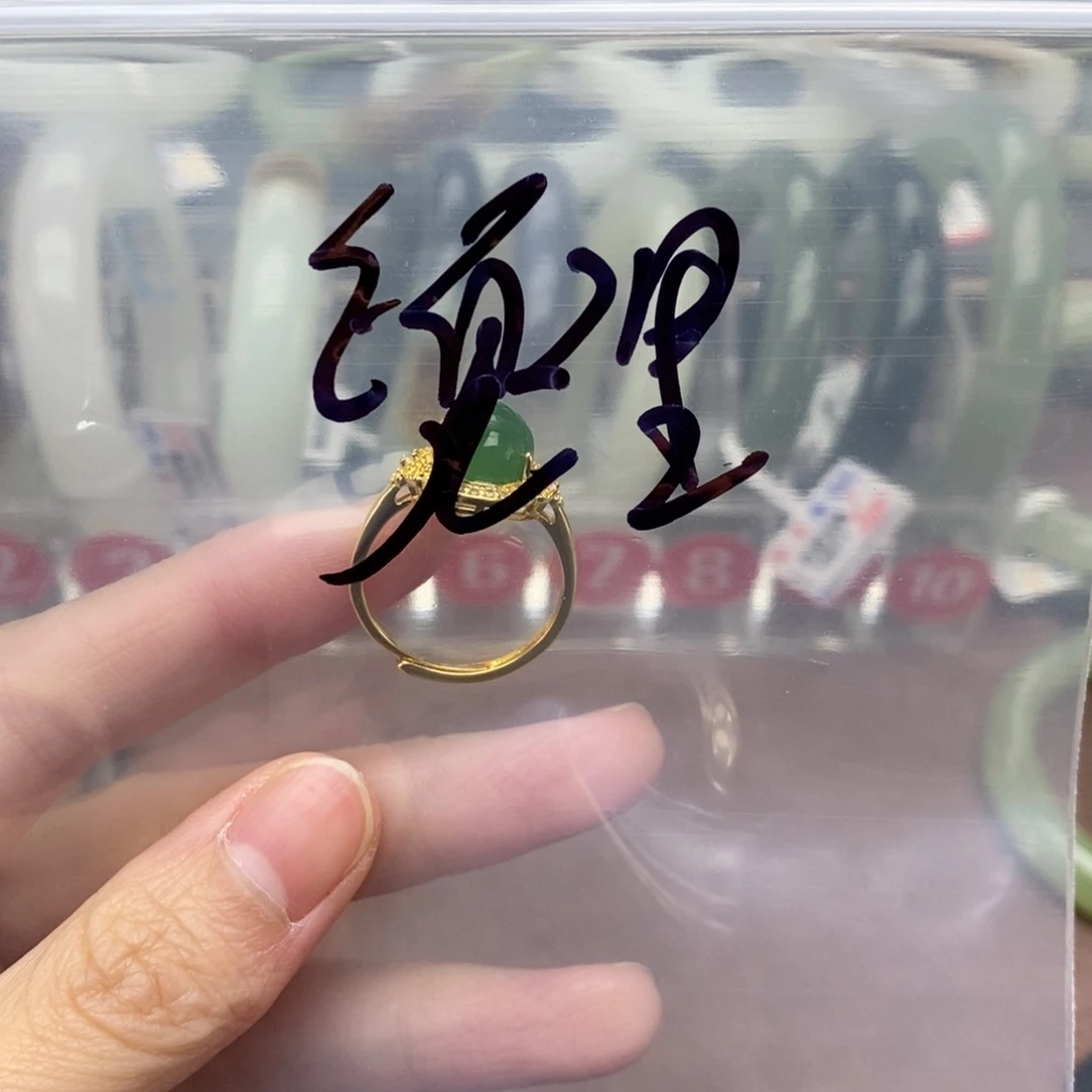 和田玉手镯未镶嵌兜***?