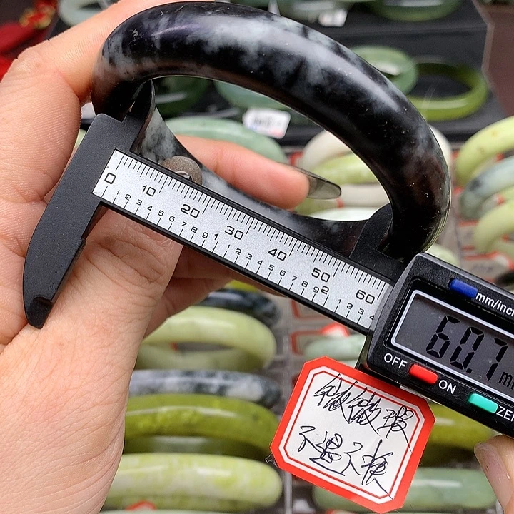 蛇纹石玉手镯未镶嵌185