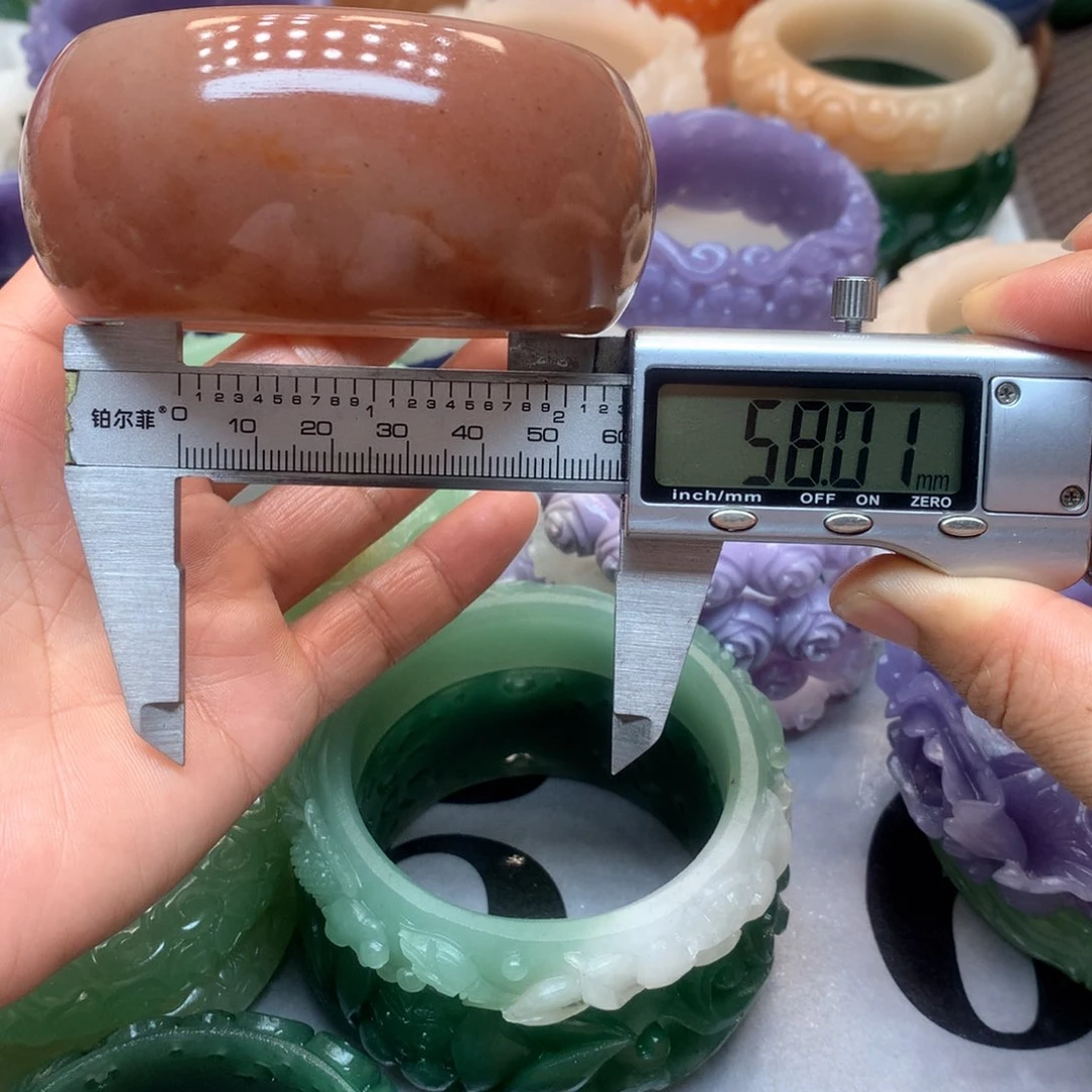 未镶嵌手镯石英质玉