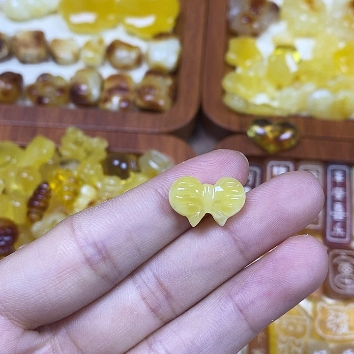 橄榄核吊坠蝴蝶结20