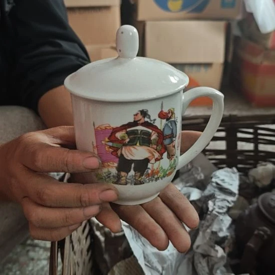 库存微瑕黄巢起义会议杯