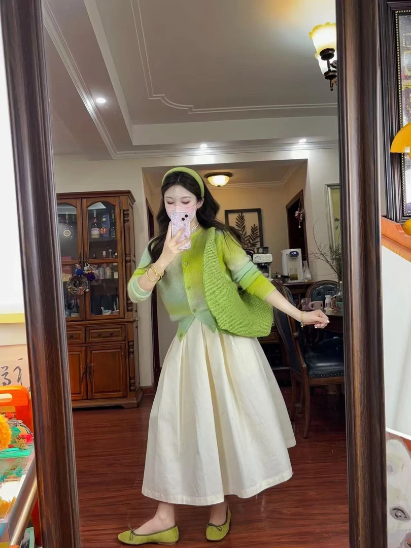 2025春季新款韩版chic撞色设计感v领薄款毛衣白色半身伞裙两件套