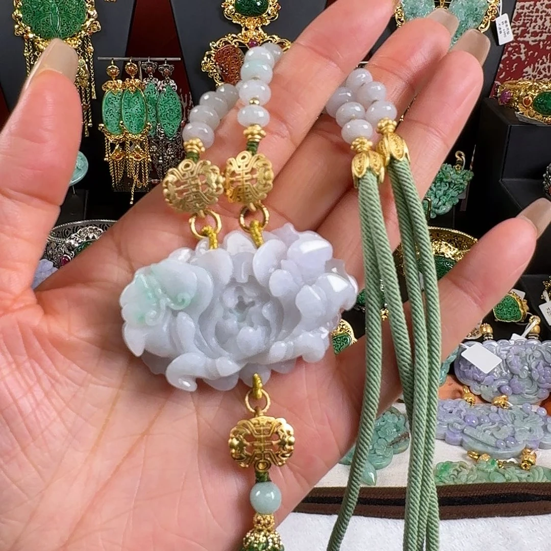 翡翠未镶嵌吊坠(赠链)