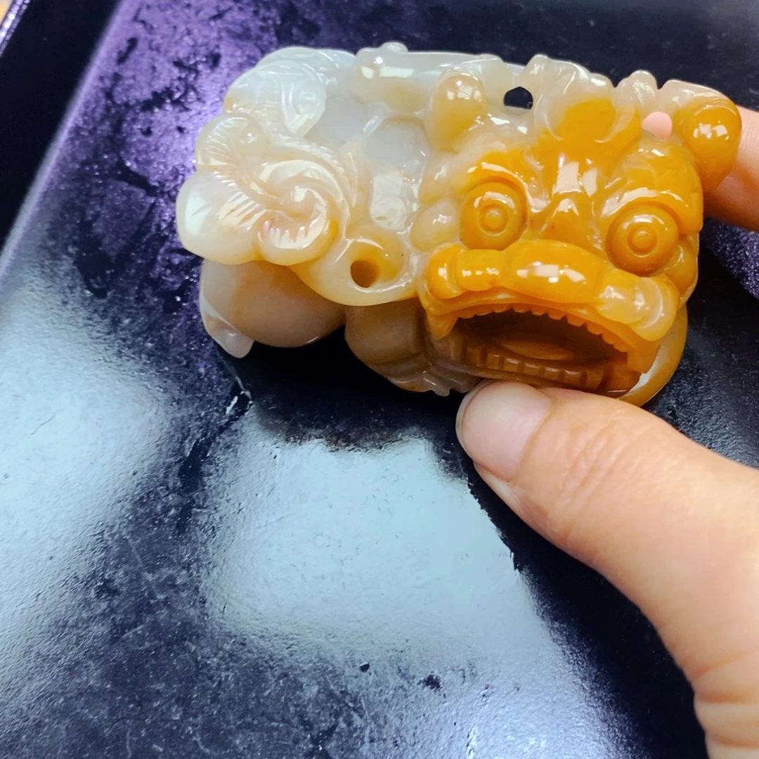 未镶嵌石英质玉（黄龙玉）颈饰