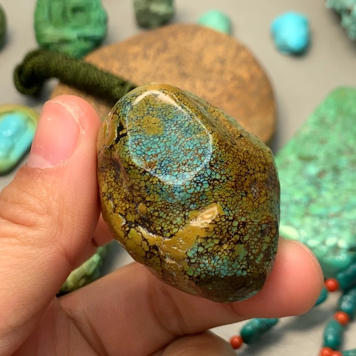 绿松石未镶嵌颈饰