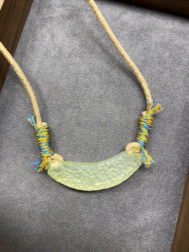 纯天然岫玉纯手工锤纹雕刻挂件