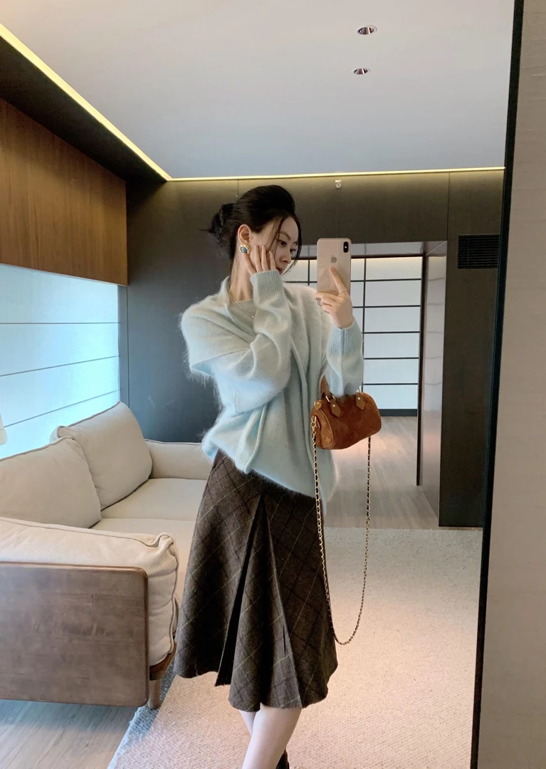 2025秋冬新款韩系简约气质baby蓝圆领针织衫披肩百搭半身裙套装