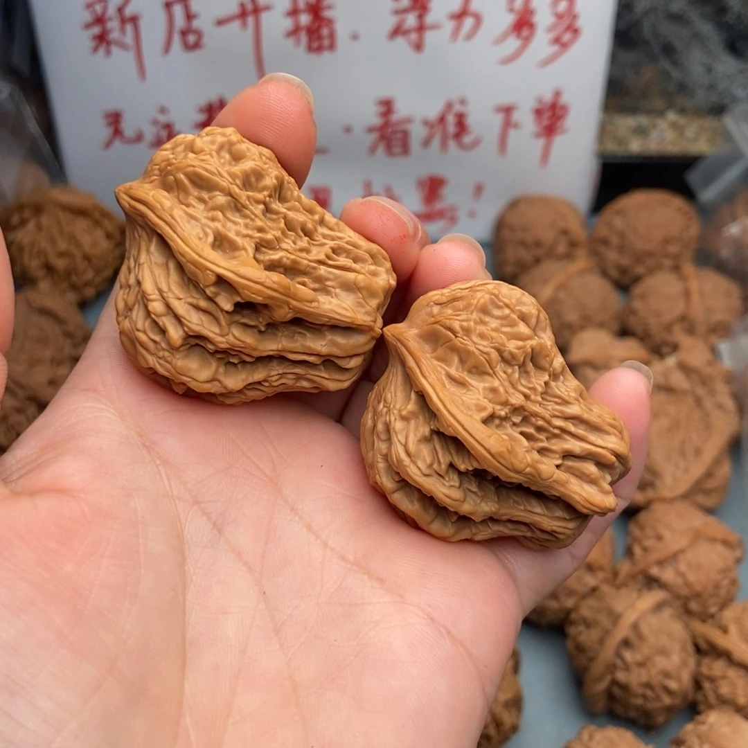 文玩核桃吊坠0****。虎头小鸟22