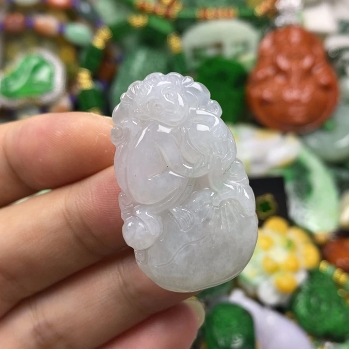 翡翠未镶嵌吊坠(赠链)