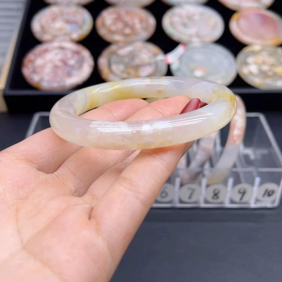 玛瑙/玉髓手镯未镶嵌56